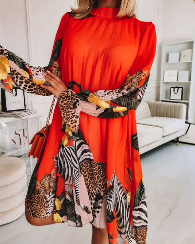 Geplooide jurk met rozendier - positioneringsprint