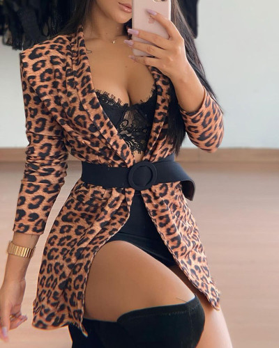 Jaqueta feminina manga longa com estampa de leopardo e cinto