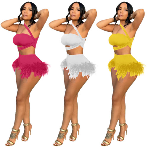Conjunto de pantalones cortos de dos piezas irregulares de plumas sexy para discoteca para mujer