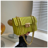 Le petit sac populaire de cette année, le sac de messager à chaîne all-match pour femmes, petit sac carré texturé de haute qualité