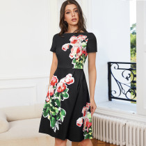 Vestido feminino de verão com estampa vintage elegante decote redondo e irregular