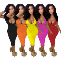 Einfarbiges Damenkleid mit tiefem V-Ausschnitt, kurzen Ärmeln und langem Kleid
