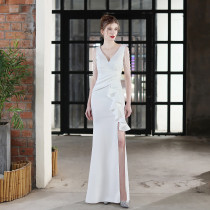 Elegantes Brautkleid mit festem V-Ausschnitt, gekräuseltem, schmalem Fischschwanz-Hochzeitskleid