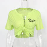 Женская однотонная укороченная футболка с коротким рукавом и принтом, тонкая модная сексуальная футболка с полуоткрытым воротником