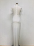 Elegantes, figurbetontes Kleid mit kurzen Ärmeln und Perlen