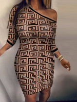 Langärmliges, figurbetontes Kleid mit Slash-Shoulder-Print für Damen in Übergröße