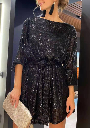 Mini vestido de fiesta festiva con lentejuelas brillantes