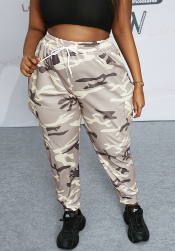 Plus Size Damen Sporthose mit Camouflage-Print