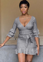 Damen Frühling Sommer Stripes Print V-Ausschnitt Rüschen Schicht Freizeitkleid