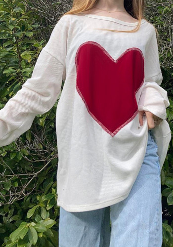 Camiseta feminina manga longa gola redonda com estampa de coração