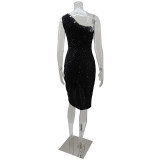 Frauen ärmelloses One-Shoulder-reizvolles Schlitzkleid