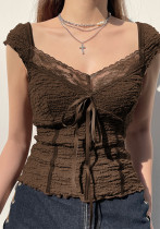 Camiseta de manga corta con lazo de retazos de encaje retro, camiseta ajustada transparente con cuello de pico de primavera para mujer