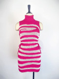 Damenmode Strickkleid Rollkragen eng anliegende schmale Taille kontrastierende Farbe figurbetontes Kleid