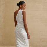 Ein-Schulter-unregelmäßiges Neckholder-Kleid-Frauen-Frühlings-reizvoller Art-Frauen-weißes langes Kleid