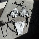 Tie Tie Gestreifter, gerüschter Cover-Up-Rock, dreiteiliger Badeanzug, zweiteilige Bikini-Badebekleidung