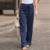 Pantaloni a gamba dritta con fondo a campana stile donna