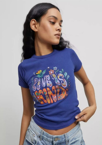 Kurzärmliges Rundhals-T-Shirt mit schmalem Blumenbuchstaben und hohem Stretch-Anteil Frühlingsmode-Trend Damenoberteil