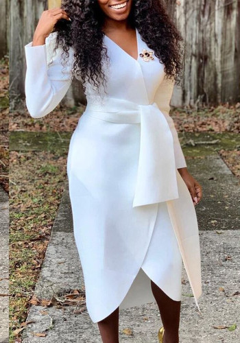 Robe mi-longue unie taille haute à col en V et à col en V