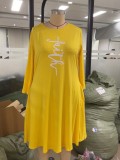 Übergroßes Damenkleid mit Buchstabendruck in Übergröße
