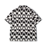 Gestreiftes, unregelmäßiges Muster, einfaches Basic-Shirt