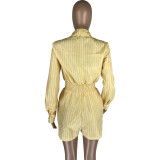 Damen-Overall mit Streifen, Taschen, Umlegekragen und Reißverschluss, langärmlig, kurz