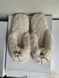 Women warm furry slippers