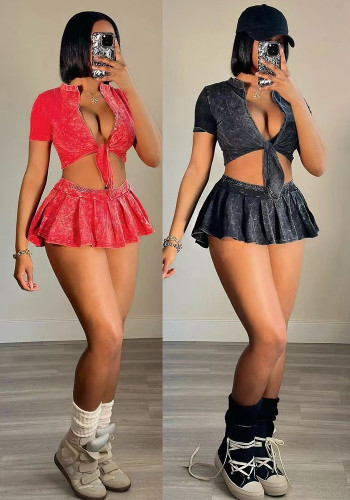 Women Short Sleeve Crop Top and Mini Skirt Two-piece Set (include Underwear ）