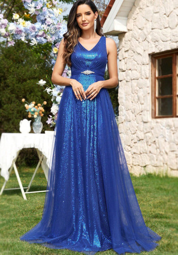 Women v Sleeveless evening dress with collar
