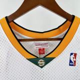 Mens Mitchell & Ness Kevin Durant White Seattle SuperSonics Hardwood Classics Swingman Jersey