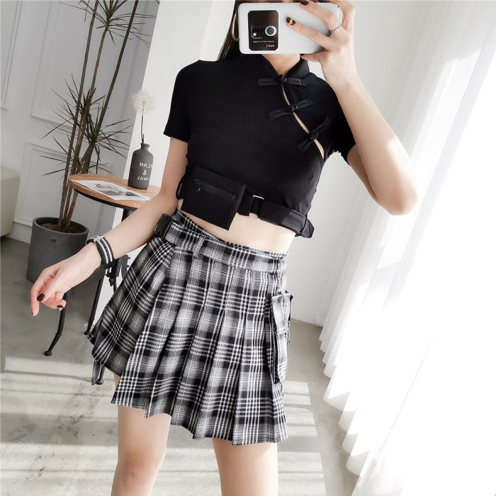 Gothic Punk Harajuku Women Mini Skirt Casual Cool Black Female Fashion Streetwear High Waist Pocket Chain Shorts Pleated Skirts