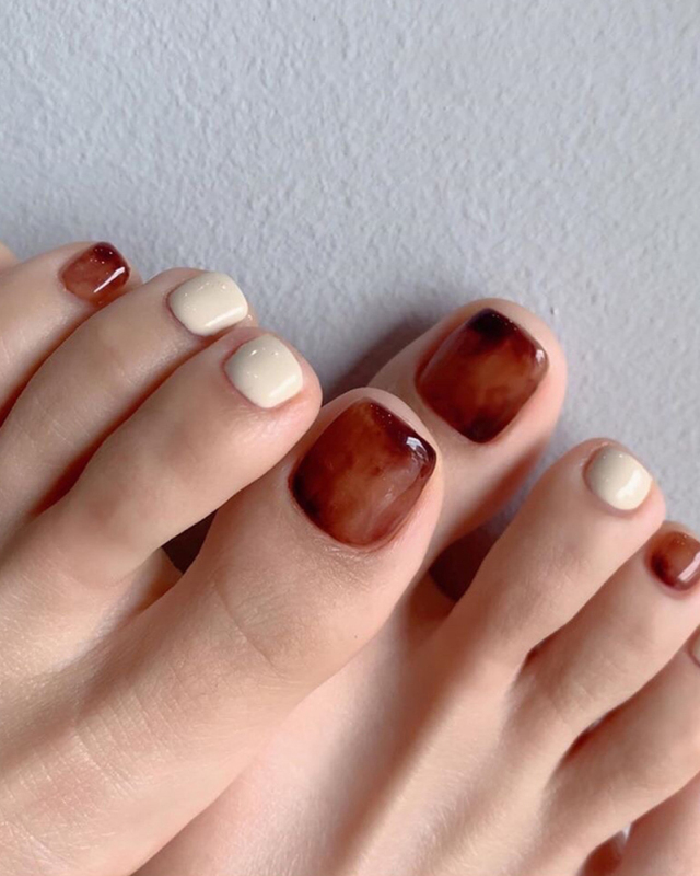 24pcs Summer Amber Dyeing Artificial Toenails Fake Toenails Removable Toenail Patches