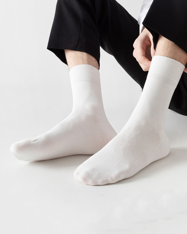 Breathable Solid Color Men's Sports Mid Socks