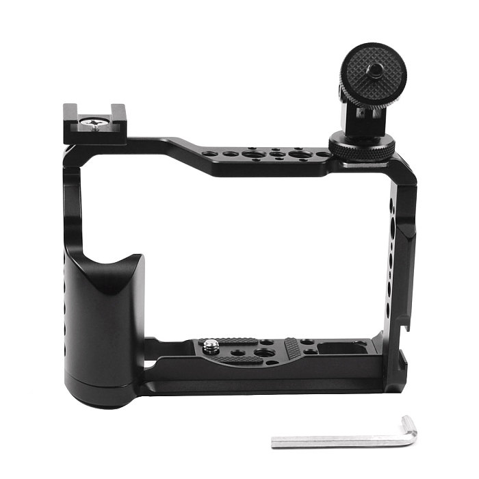 FEICHAO BTL-FT30 Aluminum Alloy Camera Protection Frame Tripod Expansion Platform Handheld Fill Light Lamp Holder 3/8 Cold Shoe Seat and 1/4 Screw Camera Rabbit Cage Expansion Accessories for Fuji XT20/XT30