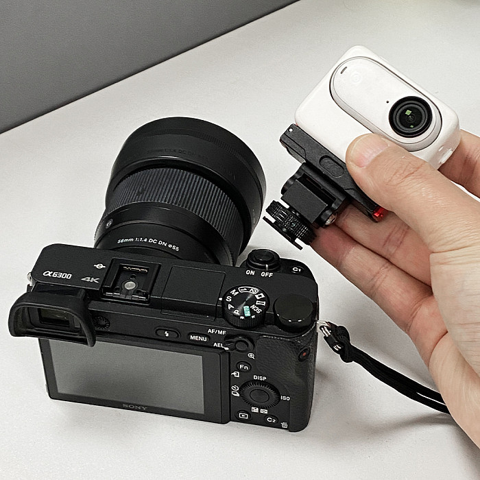 Aluminum Alloy Magnetic Quick Release Charging Base Adapter with 1/4 Thread Cold Shoe Mount for Insta360 GO 3S/GO3 Camera Accessories