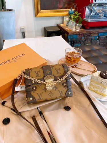 LOUIS VUITTON  LB0612005020103  size: 17x12cm