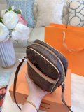 LOUIS VUITTON  LB5612005030098  size: 14x20cm