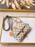 单规格LOUIS VUITTON  LB0012005020115  size: 18cm 底部 1
