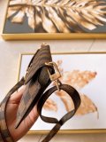 单规格LOUIS VUITTON  LB0012005020115  size: 18cm 底部 1