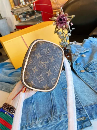 多规格2 LOUIS VUITTON  LB582005020114  size: 15x17cm