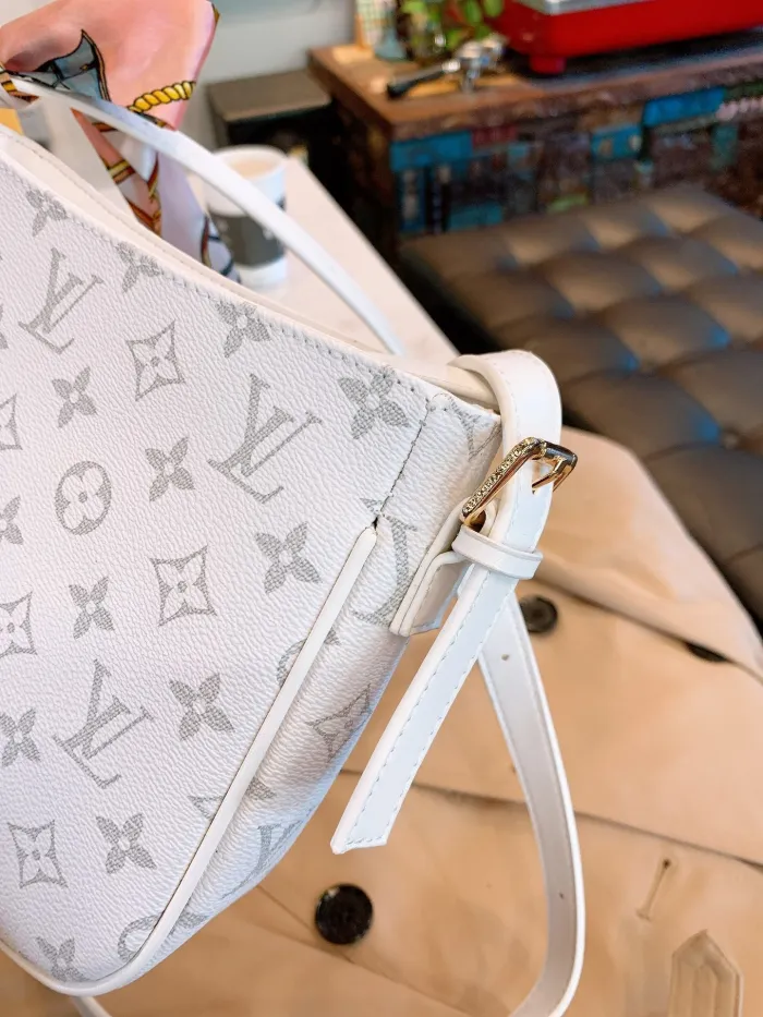 LOUIS VUITTON  LB0212005020116  size: 20cm