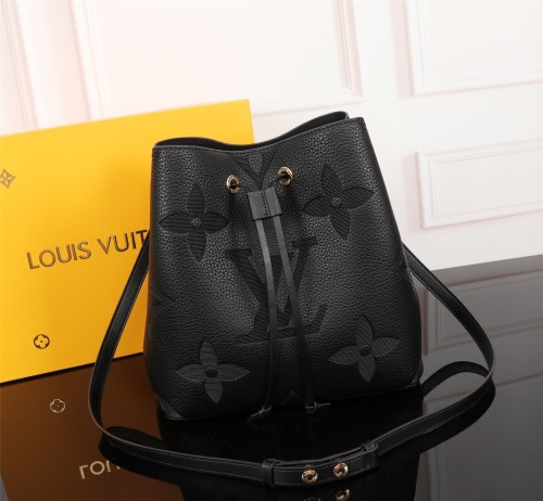 LV 5A quality designer brand replica diagonal span chain handbagbag backpack 200281