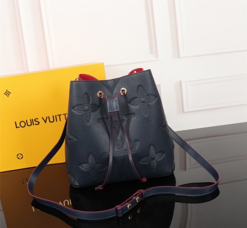 LV 5A quality designer brand replica diagonal span chain handbagbag backpack 200282