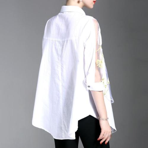 Bluză  albă cu imprimeu cu fluturi și mânecă trei sferturi