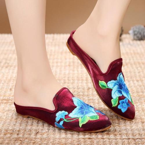 Women Floral Embroidered Slippers Casual Comfort Elegant Shoes