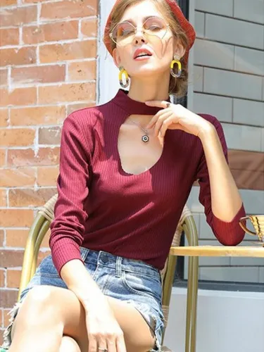 Solid color long-sleeved pullover sweater