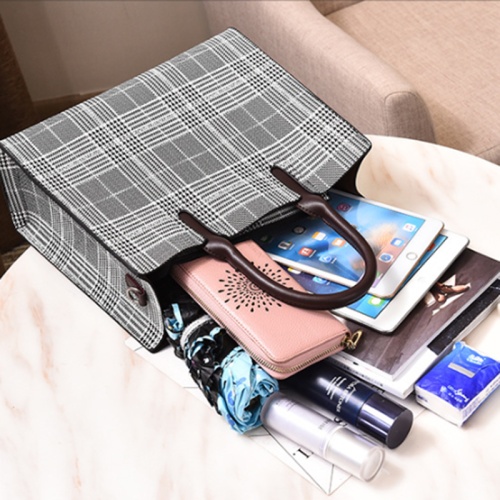 Large Capacity Tote Bag With Black And White Checked Grain