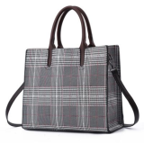 Large Capacity Tote Bag With Black And White Checked Grain