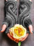 Casual Paisley Gloves
