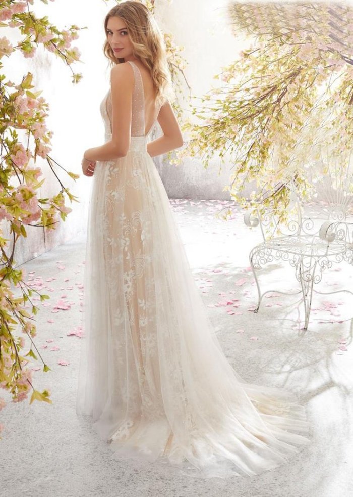 Free Shipping -- White V-Neck Sleeveless Lace Maxi Wedding Dress