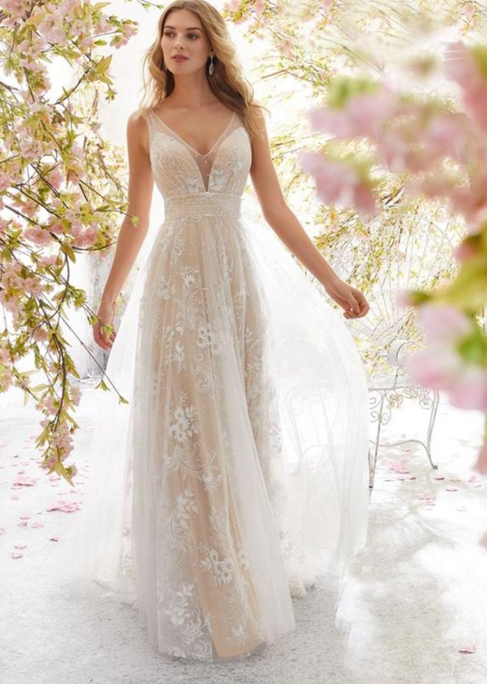 Free Shipping -- White V-Neck Sleeveless Lace Maxi Wedding Dress